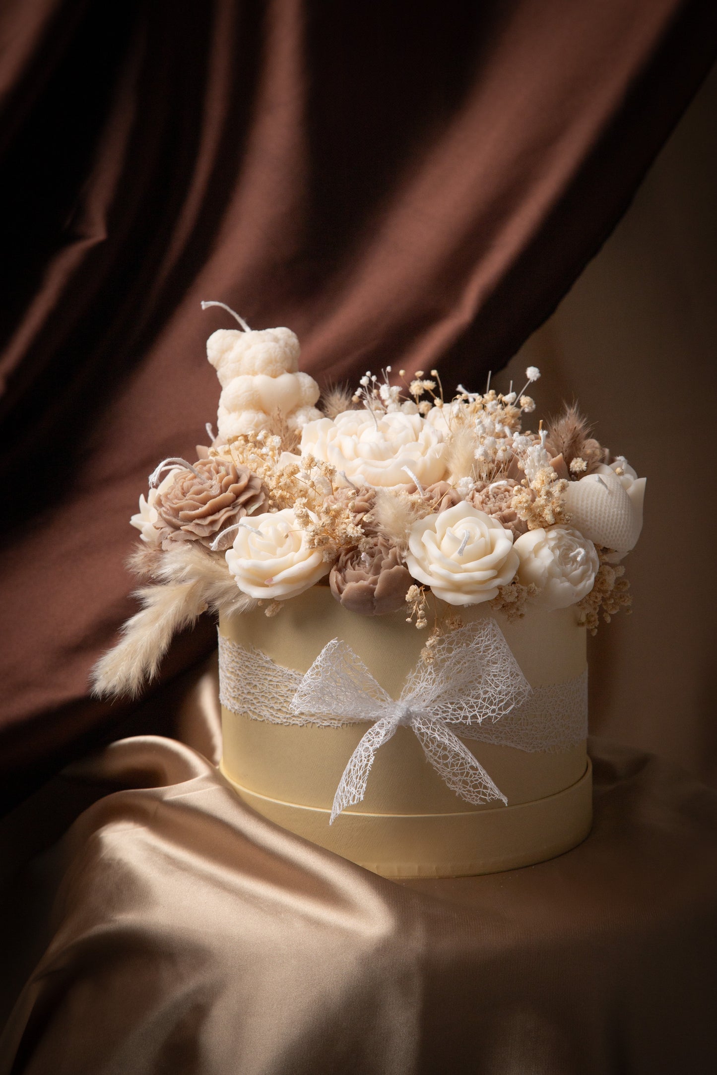 Neutral Bouquet of candles