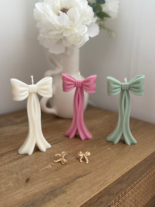 Bow Pillar Candle
