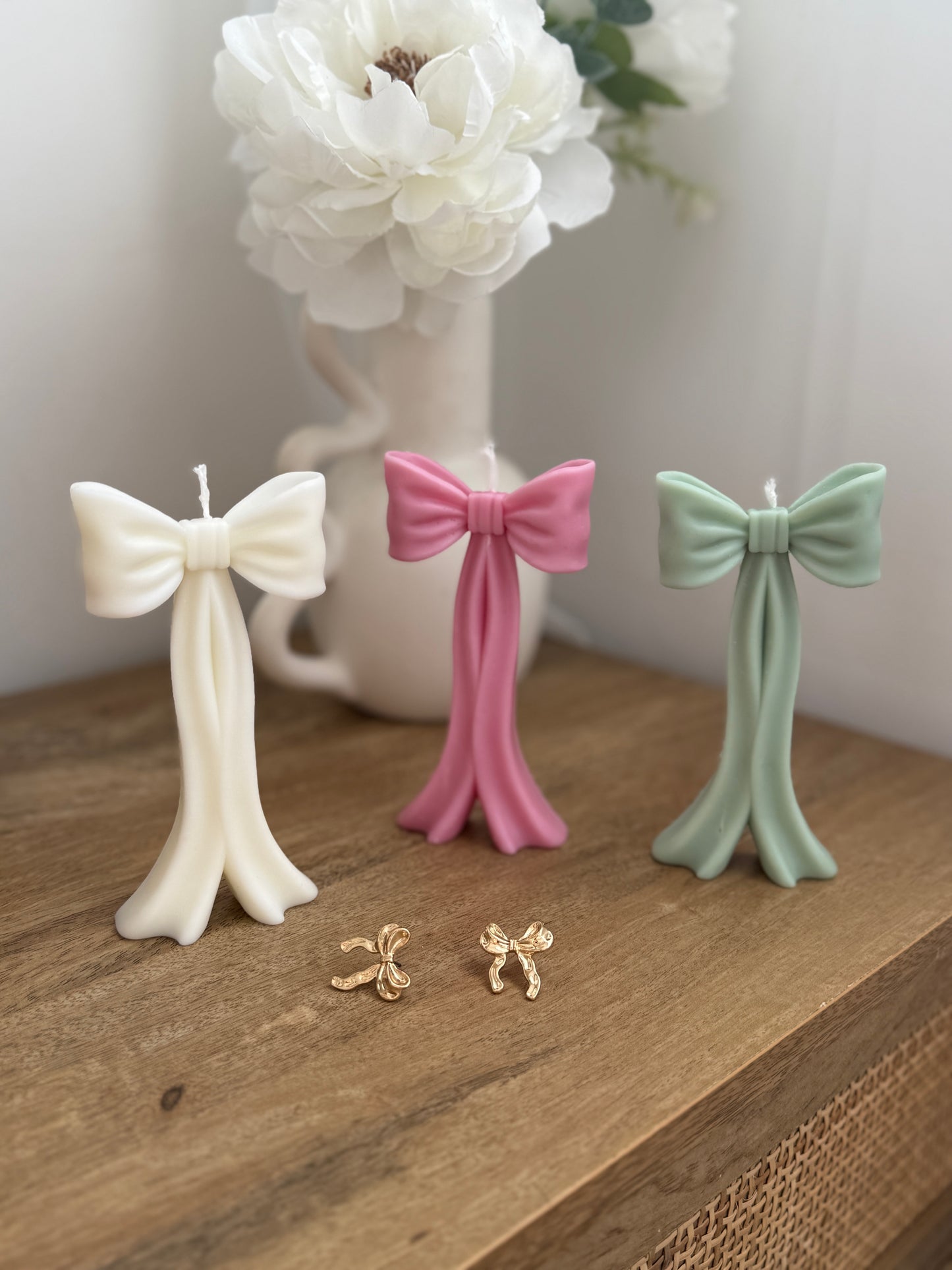 Bow Pillar Candle