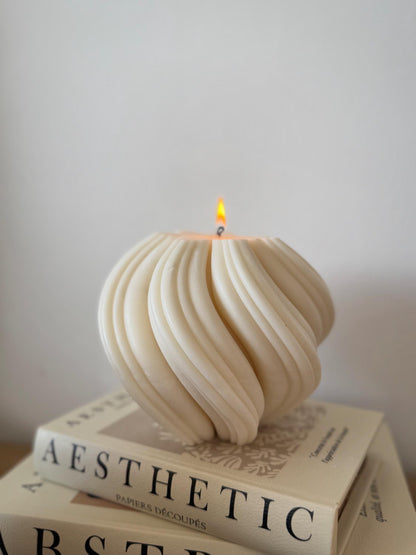Large Swirl Candle